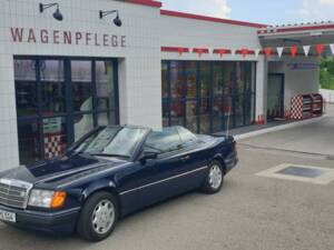 Image 4/10 of Mercedes-Benz 300 CE-24 (1992)