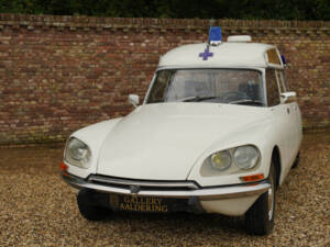 Image 25/50 of Citroën DS 20 Familiale (1973)