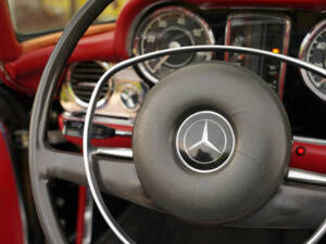 Image 41/50 de Mercedes-Benz 280 SL (1969)