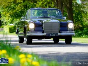 Image 5/52 de Mercedes-Benz 220 SE b (1963)