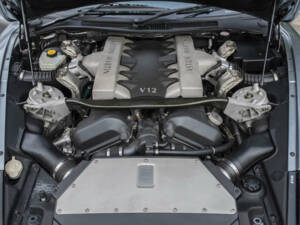 Image 17/38 of Aston Martin V12 Vanquish (2003)