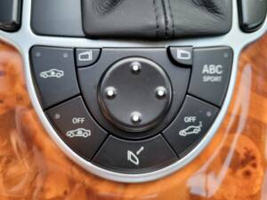 Bild 57/97 von Mercedes-Benz SL 500 (2004)