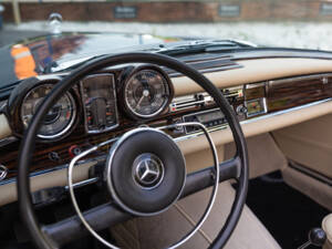 Image 16/30 of Mercedes-Benz 250 SE (1967)