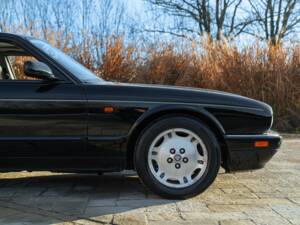 Bild 15/50 von Jaguar XJ 6 4.0 Sport (1995)