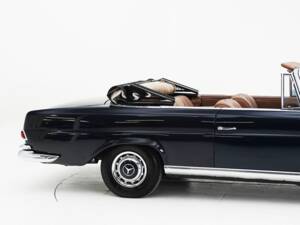 Imagen 11/15 de Mercedes-Benz 220 SE b (1964)