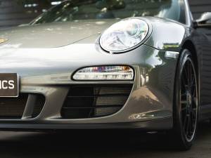 Image 21/42 of Porsche 911 Carrera GTS (2011)