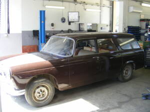 Image 2/20 de Peugeot 404 Break (1970)