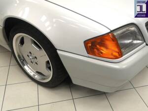 Image 11/54 de Mercedes-Benz 500 SL (1991)