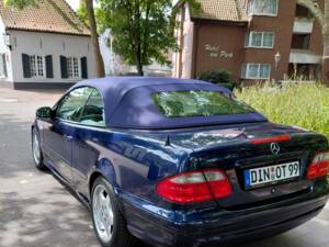Immagine 3/18 di Mercedes-Benz CLK 200 (1999)