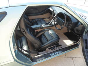 Image 7/7 of Porsche 928 S (1985)