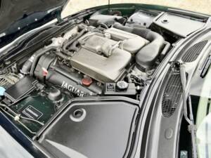 Image 22/50 of Jaguar XKR (2000)