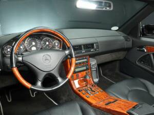 Imagen 13/30 de Mercedes-Benz SL 500 &quot;Final Edition&quot; (2001)