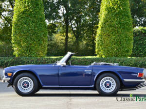 Image 2/50 of Triumph TR 6 (1975)