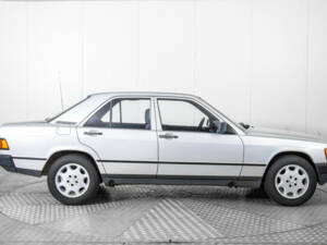 Bild 9/50 von Mercedes-Benz 190 E (1986)