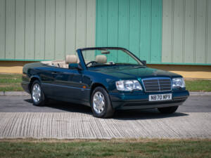 Image 7/26 of Mercedes-Benz E 320 (1996)