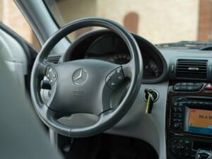 Immagine 46/50 di Mercedes-Benz C 320 T (2001)