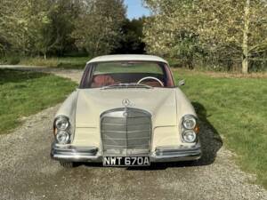 Image 27/50 of Mercedes-Benz 220 SE b (1963)