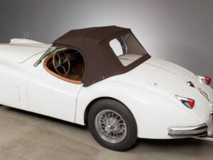 Image 13/39 of Jaguar XK 140 OTS (1954)