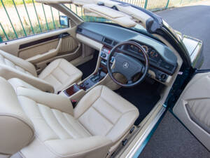 Image 10/26 of Mercedes-Benz E 320 (1996)