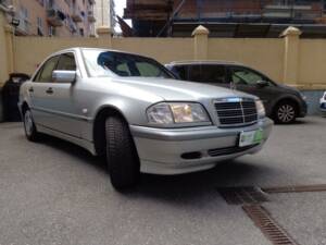 Image 2/10 de Mercedes-Benz C 180 (1998)