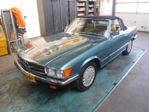 Image 2/50 de Mercedes-Benz 380 SL (1981)