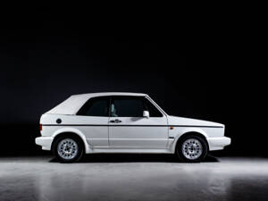 Immagine 2/39 di Volkswagen Golf III Cabrio 1.8 (1994)