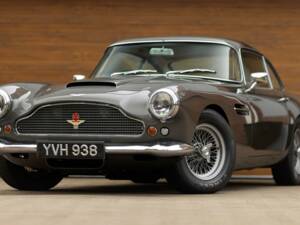 Image 3/50 of Aston Martin DB 4 (1962)