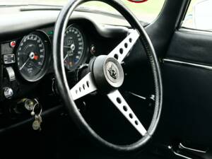 Image 24/50 de Jaguar E-Type V12 (2+2) (1972)