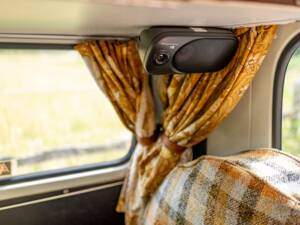 Image 38/47 of Volkswagen T2b Camper (1977)