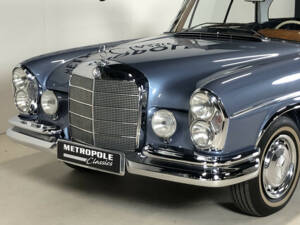 Image 7/36 of Mercedes-Benz 300 SE (1963)