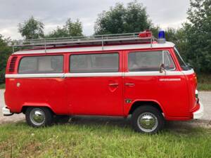 Image 11/25 of Volkswagen T2b minibus (1976)