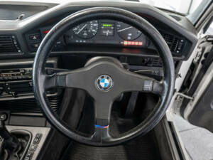 Image 8/23 of BMW M5 (1987)