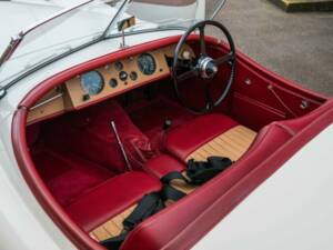 Image 28/43 of Jaguar XK 120 OTS (1951)