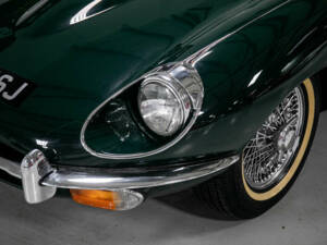 Image 17/23 de Jaguar E-Type (1970)