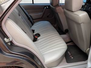 Bild 28/77 von Mercedes-Benz 190 E 2.6 (1992)