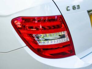 Image 37/50 of Mercedes-Benz C 63 AMG T (2013)