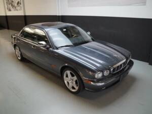 Image 27/50 de Jaguar XJ 8 4.2 (2005)