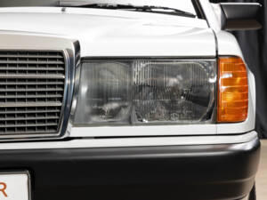 Image 8/78 de Mercedes-Benz 190 E 1.8 (1992)