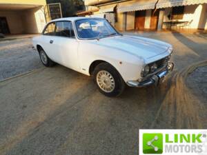 Afbeelding 3/10 van Alfa Romeo 2000 GT Veloce (1972)