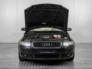 Image 32/50 de Audi A4 2.4 V6 (2004)