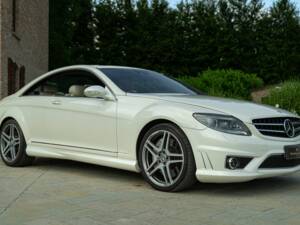 Imagen 2/50 de Mercedes-Benz CL 63 AMG (2009)