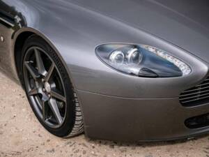 Image 33/50 of Aston Martin V8 Vantage (2006)