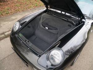 Image 24/34 of Porsche 911 Carrera (1997)