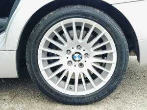 Image 9/32 of BMW 330xi Touring (2005)