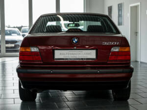 Imagen 4/21 de BMW 320i (1996)