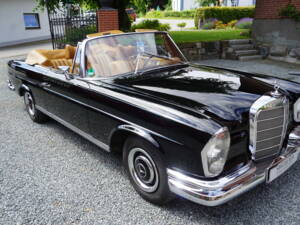 Image 20/23 of Mercedes-Benz 280 SE (1968)