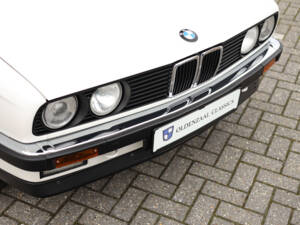 Bild 52/87 von BMW 320i (1989)