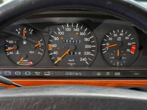 Image 10/23 of Mercedes-Benz 300 SE (1990)