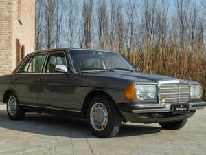 Afbeelding 2/50 van Mercedes-Benz 240 D (1980)