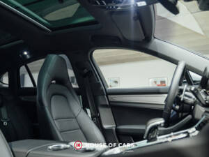 Image 33/49 of Porsche Panamera 4 E-Hybrid (2023)